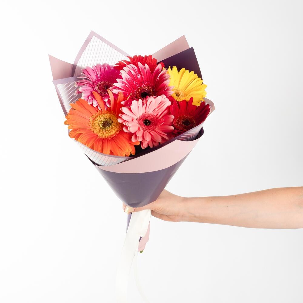 Солнечный букет из 7 свежих гербер – радость в подарок Феодосия Крым