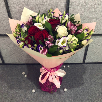 Букет из роз, эустом и альстромерий – гармония утонченности и свежести Феодосия Крым