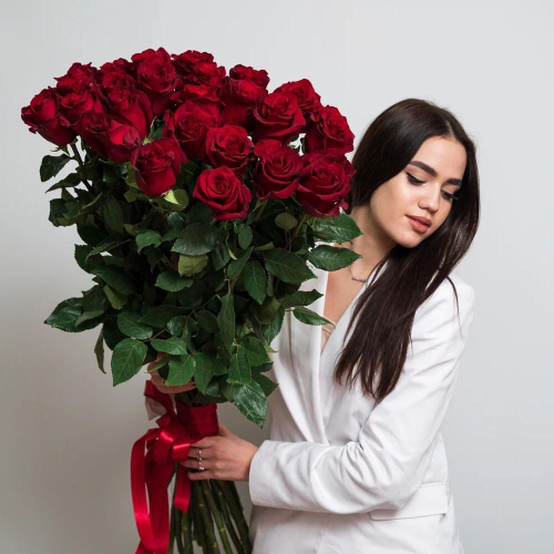 Роскошный букет «Эксплорер» – 25 красных роз для самых важных моментов Феодосия Крым