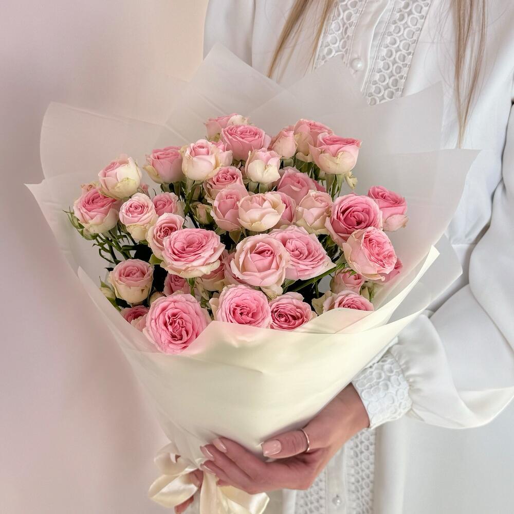 Букет «Нежный аромат» – пышные розовые кустовые розы в элегантной упаковке Феодосия Крым