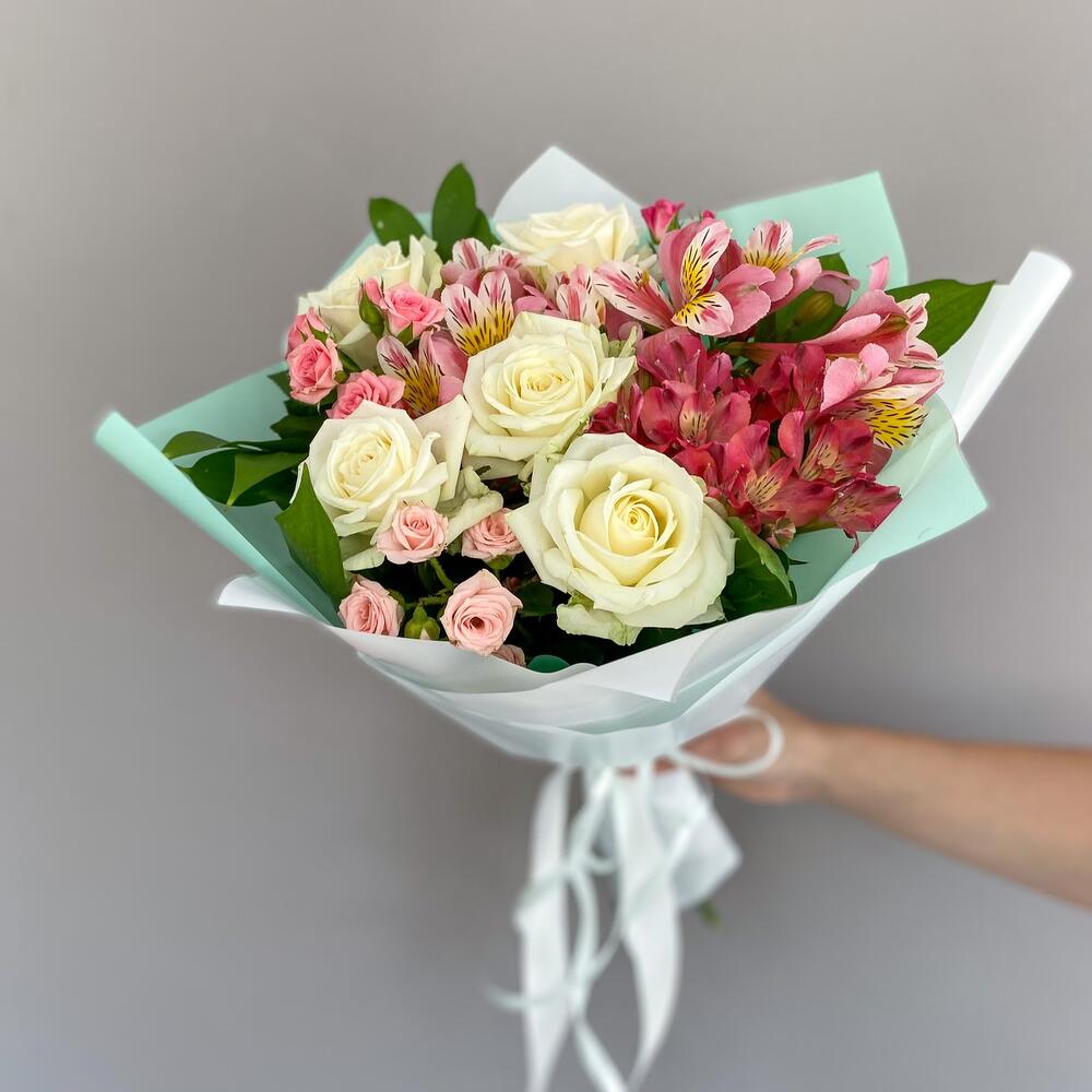 Букет «Николь» – изысканное сочетание роз, кустовых роз и альстромерий Феодосия Крым