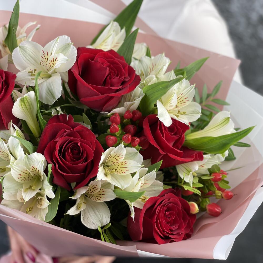 Букет «Нуар» – контраст страсти и нежности Феодосия Крым