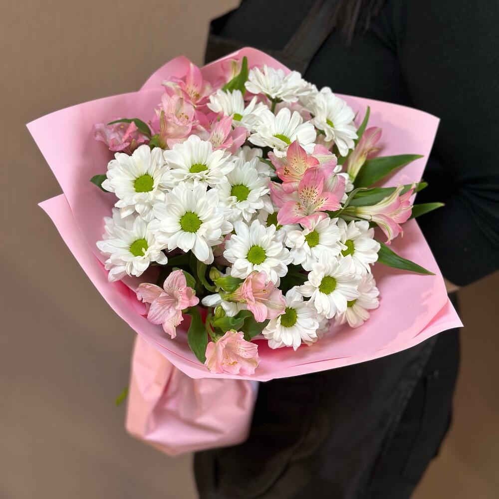 Букет «Поцелуй бабочки» нежность белых хризантем и розовых альстромерий Феодосия Крым
