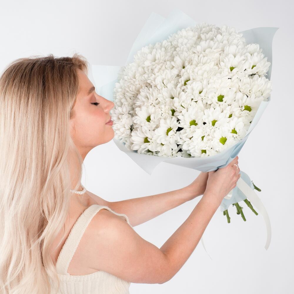 Букет «Ромашковое чудо» – летнее настроение в белых хризантемах Феодосия Крым