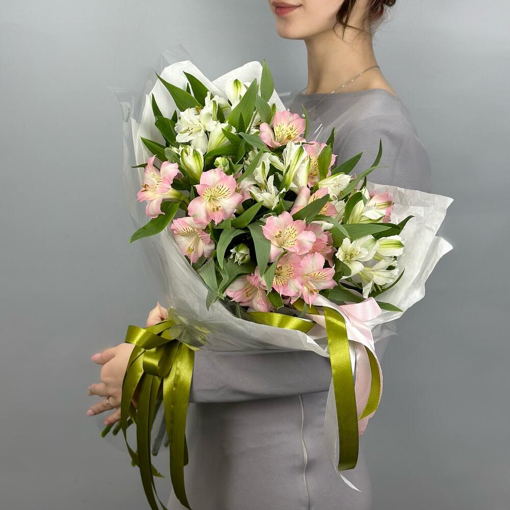 Букет «Нежность» – трогательное сочетание белых и розовых альстромерий Феодосия Крым