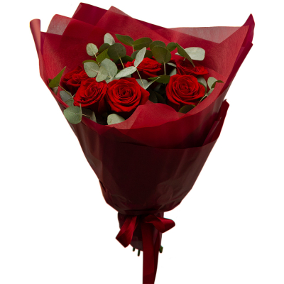 Букет из 9 красных роз с эвкалиптом – классика любви и нежности Феодосия Крым