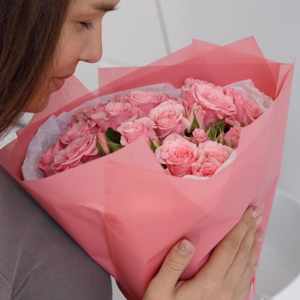 Букет из 9 розовых кустовых роз – нежность в каждом лепестке Феодосия Крым