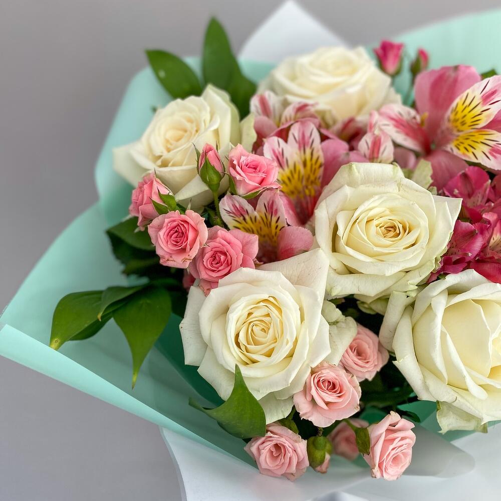 Букет «Николь» – изысканное сочетание роз, кустовых роз и альстромерий Феодосия Крым