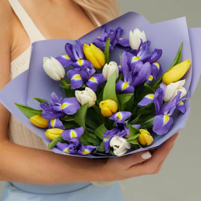 Букет из ирисов и тюльпанов «Весна» Феодосия Крым