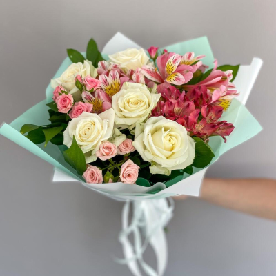 Букет «Николь» – изысканное сочетание роз, кустовых роз и альстромерий Феодосия Крым