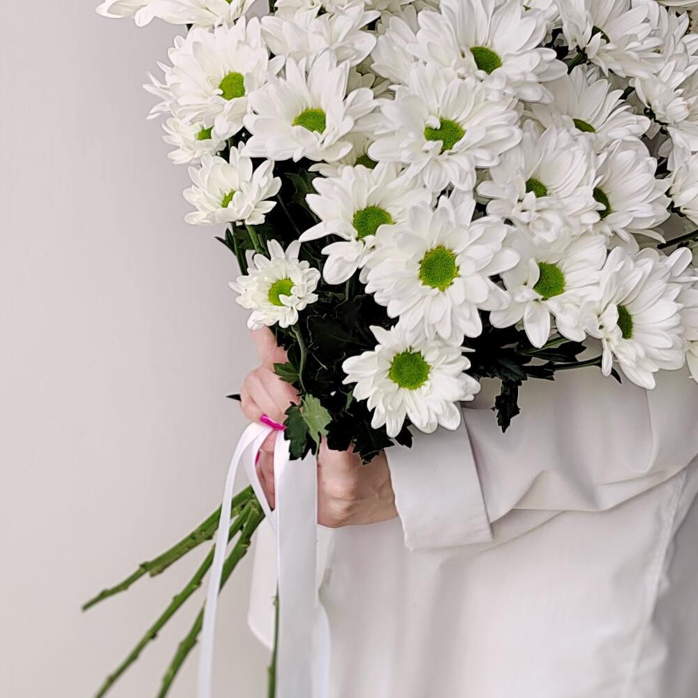 Букет «Ромашка» – 9 белоснежных хризантем в деревенском стиле Феодосия Крым