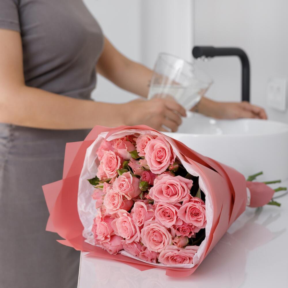 Букет из 9 розовых кустовых роз – нежность в каждом лепестке Феодосия Крым