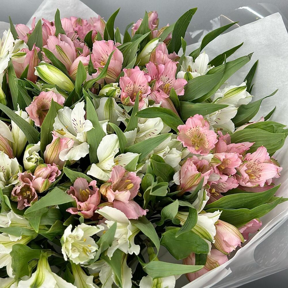 Букет «Гармония» – нежное сочетание белых и розовых альстромерий Феодосия Крым
