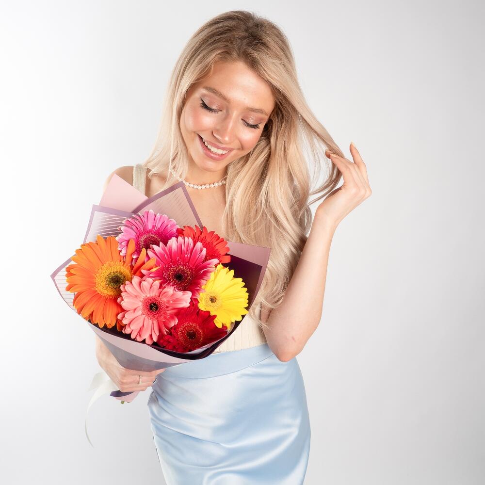 Солнечный букет из 7 свежих гербер – радость в подарок Феодосия Крым