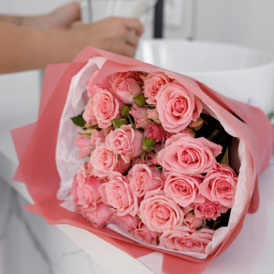 Букет из 9 розовых кустовых роз – нежность в каждом лепестке Феодосия Крым