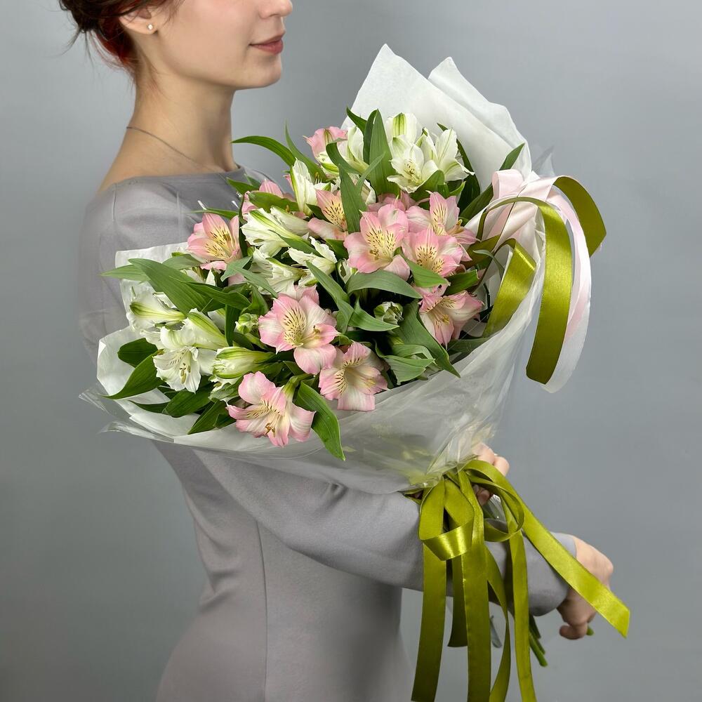 Букет «Нежность» – трогательное сочетание белых и розовых альстромерий Феодосия Крым