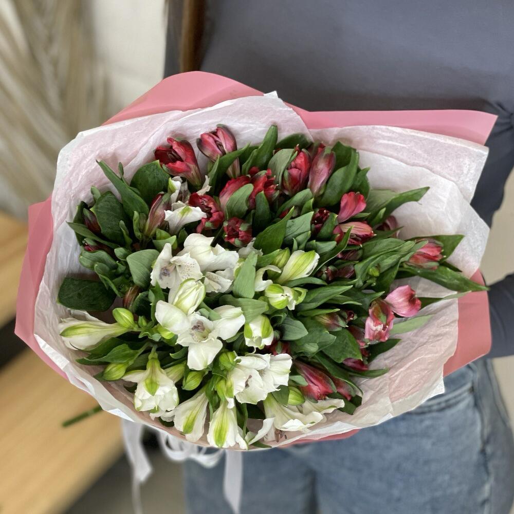 Букет «Люблю»– страсть и чистота в красно-белых альстромериях Феодосия Крым