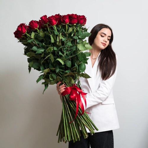 Роскошный букет из 51 красной розы – воплощение безграничной любви Феодосия Крым